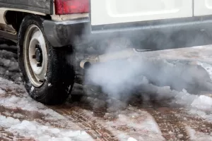 با دلایل پیچیدن بوی دود اگزوز داخل ماشین آشنا شوید