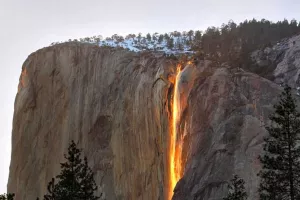 راهنمای سفر به آبشار آتشین کالیفرنیا