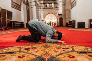 آثار و برکات نماز خواندن در مساجد مختلف