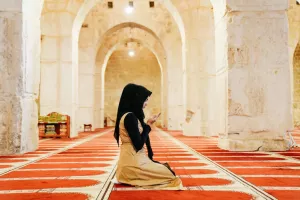 آیا نیت نماز را اشتباهی به زبان آوردن، نماز را باطل می کند ؟