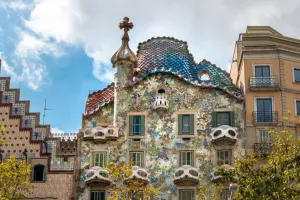 خانه استخوانی در بارسلونا با معماری عجیب و دیدنی