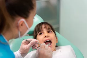 آیا عصب کشی دندان شیری کودکان درد دارد ؟