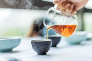 چای دم کرده تا چند ساعت بعد از درست شدن قابل خوردن است؟