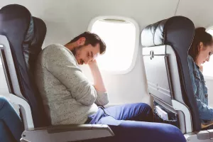 بررسی نکات ساده برای داشتن یک خواب راحت در هواپیما