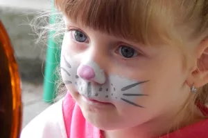 عوارض نقاشی کردن روی چهره و پوست کودکان