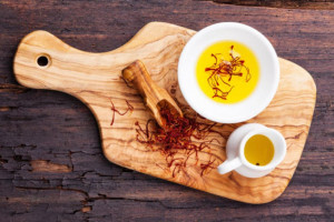فواید شگفت انگیز روغن زعفران برای سلامتی بدن چیست؟
