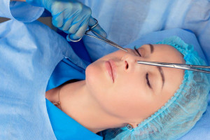 رینوپلاستی بدون عمل جراحی بینی چیست؟