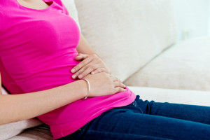 علل درد تخمدان در خانم ها و درمان های موثر آن