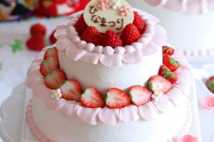۴۰ مدل تزیین کیک با توت فرنگی با ایده های خلاق و بسیار زیبا و جدید