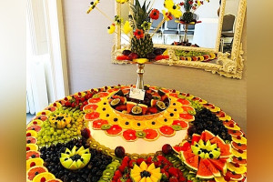 تزیین میز میوه و شیرینی سلف سرویس با جدیدترین خلاقیت های بروز برای دورهمی و مهمانی های مهم