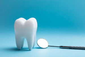 آیا کشیدن دندان و تزریق بی حسی روزه را باطل می کند ؟