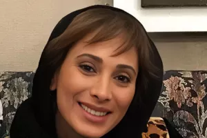 استایل پسرانه سحر زکریا با موهای فر و بدون آرایش !!!