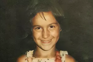 با دقت به فرم بینی و چشمان پف دار این کودک حدس بزنید کودکی کدام بازیگر معروفه ؟