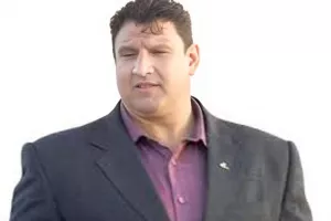 تغییر چهره خیلی شدید فرامرز خودنگاه در آستانه 60 سالگی / کنار همسرش !!