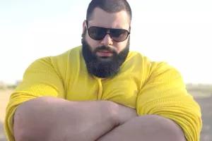 حاشیه جدید سجاد غریبی کنار ماشین سوپر لاکچری اش در دبی !!!