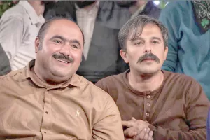 تیپ خفن وحید ”نون خ” با موی کوتاه و بدون سبیل خارج از صداوسیما !!