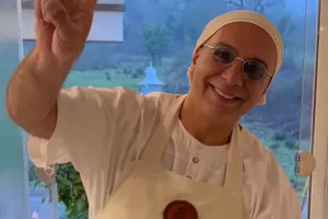 ویدیو / استقبال بیش از حد مردم از نانوایی پیام دهکردی با صفی طولانی !!