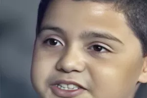 چهره کنفیکون شده بازیگر خردسال دهه 60 در آستانه 50 سالگی کنار پسرش !!