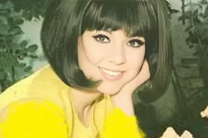 زیبایی منحصربفرد پیرترین بازیگر ”دزدان مادربزرگ” در 18 سالگی !!