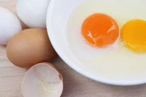 ویدیو لو رفته از تولید تخم مرغ تقلبی و مرگبار !!