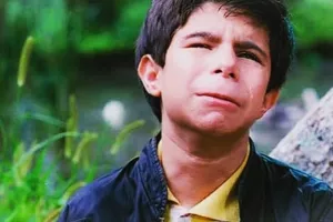 محاله باور کنید این دختر بسیار زیبا دختر بازیگر نابینای رنگ خدا باشه !!
