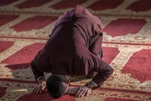 آموزش قدم به قدم و معنی کامل نماز به زبان ساده