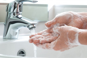درمان خشکی پوست ناشی از زیاد شستن دست ها