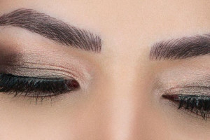 معنی دکاپاژ ابرو چیست و چگونه انجام میشود ؟