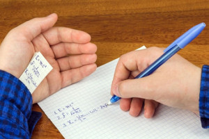 حکم تقلب در امتحانات مجازی، کنکور و دیگر امتحانات چیست ؟