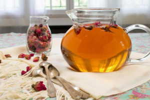 عوارض مصرف گیاه و دمنوش گل محمدی