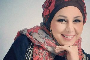 همخوانی و رقص بهنوش بختیاری در کنار جاده