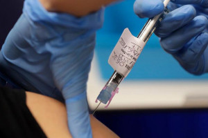 جنجال واکسن در آبادان : تعرض به سهمیه واکسن پاکبانان