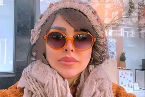 مانتوی اعیونی و خاص  فلور نظری بازیگر 55 ساله ی مقیم آلمان !!