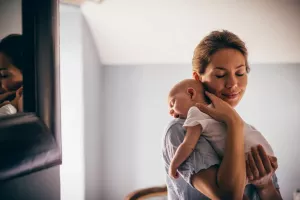تعبیر خواب در آغوش گرفتن نوزاد چیست و چه پیامی دارد ؟