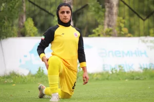 بیوگرافی بهناز طاهرخانی از کودکی تا تیم ملی فوتبال و حواشی