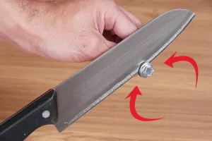 فیلم/ ایده فوق العاده برای تیز کردن چاقو با پیچ در ۵ دقیقه