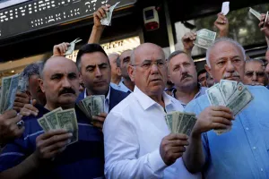سقوط قیمت دلار همچنان ادامه دارد!!
