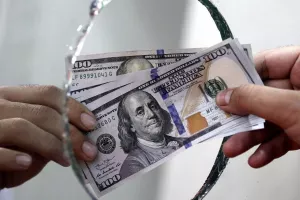 آخرین قیمت طلا، سکه و دلار/ تاثیر کابینه پزشکیان بر قیمت ها