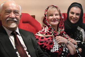 عکسی از زنده یاد ماه چهره خلیلی در کنار پدر و مادرش