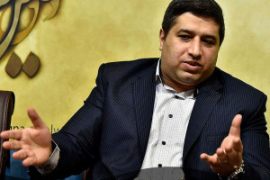 رضا نهضت کیست و چرا به 45 ضربه شلاق محکوم شده است ؟