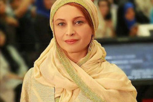 مریم کاویانی و همسر دیپلماتش در کنار دریا