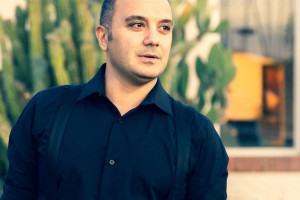 ژست های دیدنی احسان کرمی ، هنرمند خوش تیپ