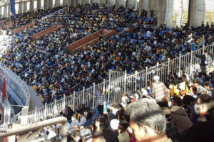برگزاری جشن بزرگ ربیع الاول در ورزشگاه مشهد حاشیه ساز شد