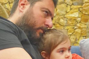 مسخره بازی پدر دختری محسن کیایی و دخترش رز