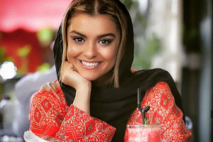 تفریح دنیا مدنی و گربه پشمالویش در کویر