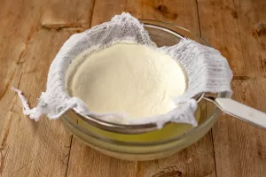 طرز تهیه سر شیر از شیر پر چرب