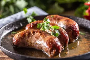 آموزش تهیه سوسیس سوخاری با سس مخصوص