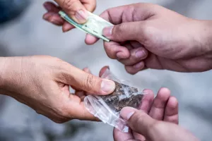 احکام خرید و فروش مواد مخدر در اسلام چیست ؟!