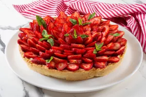 دستور پخت دسر پای توت فرنگی درون فر و تابه