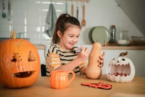 آموزش تصویری ساخت کاردستی کدو تنبل با سینی استیل